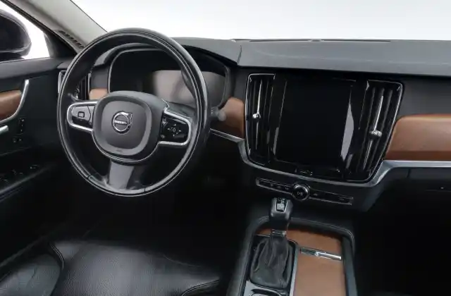 Musta Sedan, Volvo S90 – BUR-584