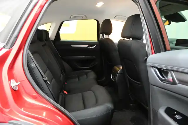 Punainen Maastoauto, Mazda CX-5 – BUS-469