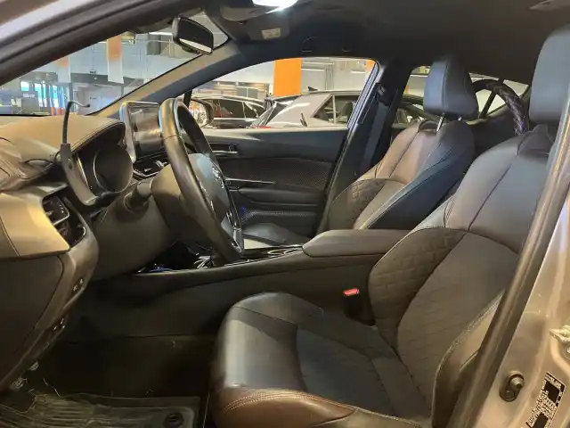 Hopea Maastoauto, Toyota C-HR – BUS-614