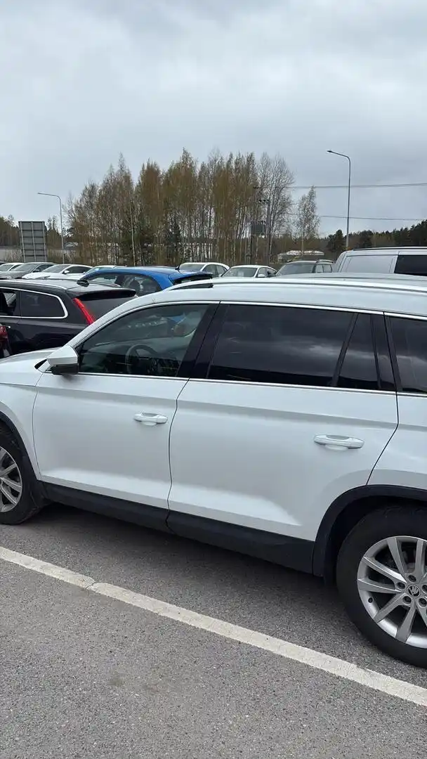 Valkoinen Maastoauto, Skoda Kodiaq – BUS-865