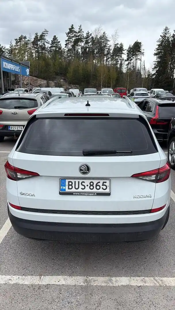 Valkoinen Maastoauto, Skoda Kodiaq – BUS-865