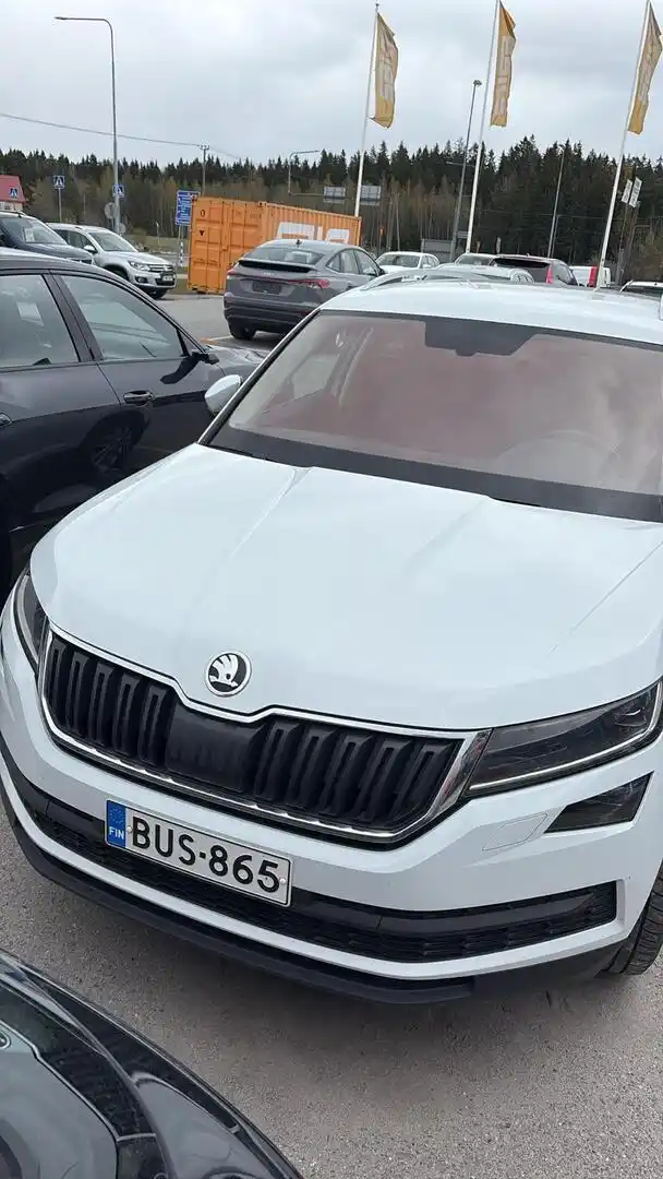 Valkoinen Maastoauto, Skoda Kodiaq – BUS-865