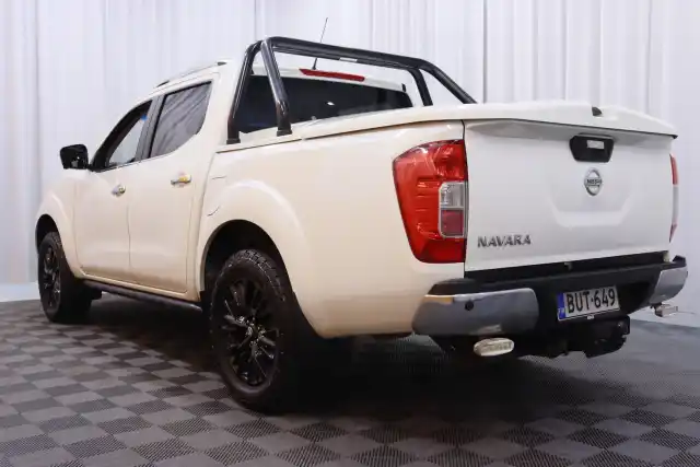 Valkoinen Avolava, Nissan Navara – BUT-649