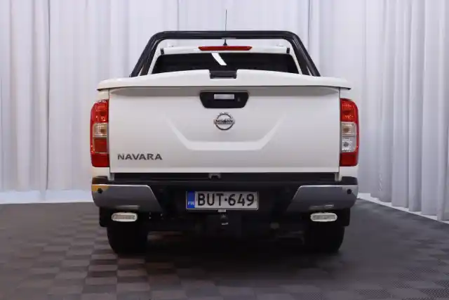 Valkoinen Avolava, Nissan Navara – BUT-649