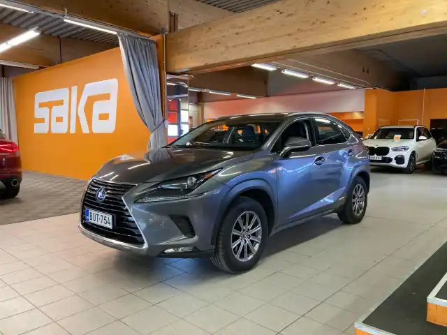 Harmaa Maastoauto, Lexus NX – BUT-754