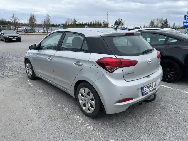 Hopea Viistoperä, Hyundai i20 5d – BUU-571