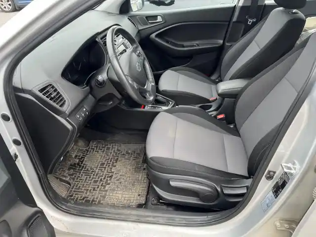 Hopea Viistoperä, Hyundai i20 5d – BUU-571