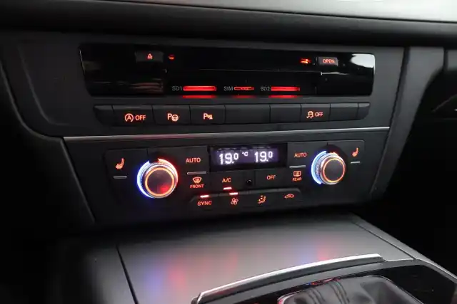 Musta Sedan, Audi A6 – BUX-208