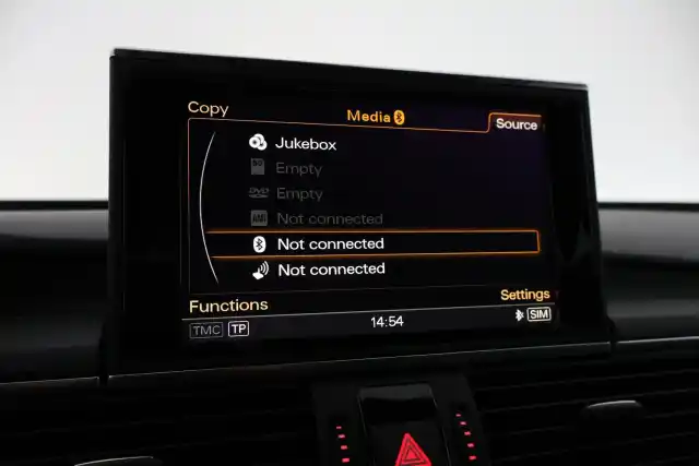 Musta Sedan, Audi A6 – BUX-208