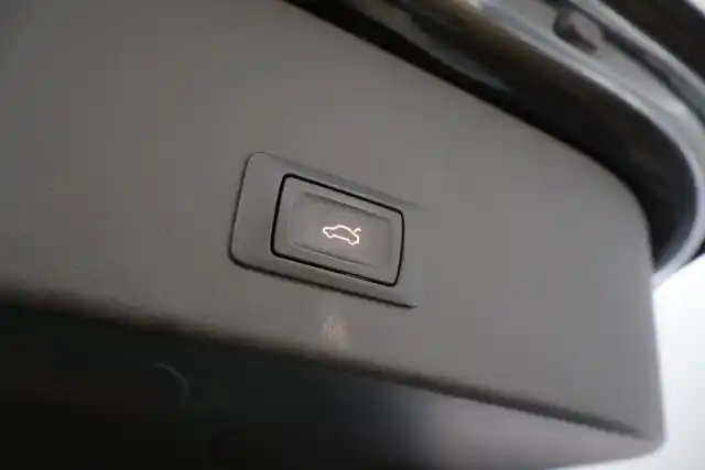 Musta Sedan, Audi A6 – BUX-208
