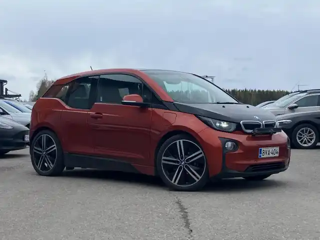 Oranssi Sedan, BMW i3 – BVA-404