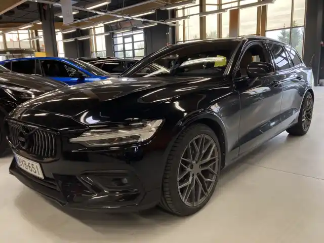 Musta Farmari, Volvo V60 – BVB-651