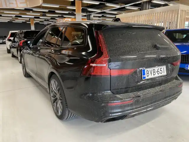 Musta Farmari, Volvo V60 – BVB-651