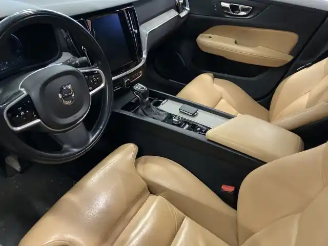 Musta Farmari, Volvo V60 – BVB-651