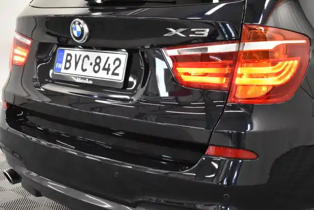 Musta Maastoauto, BMW X3 – BVC-842