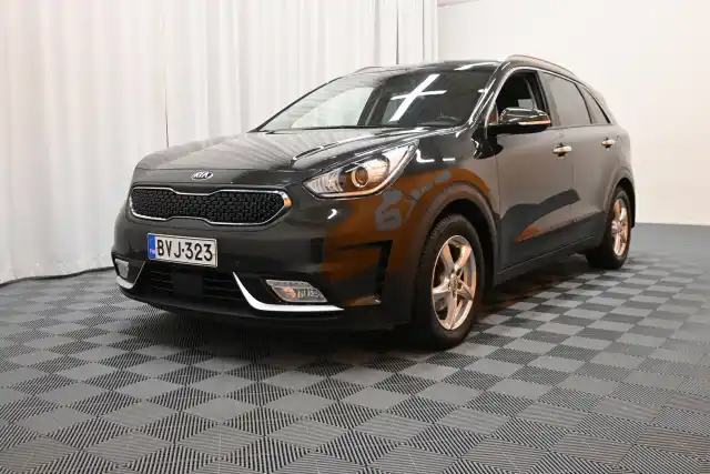 Ruskea Maastoauto, Kia Niro – BVJ-323