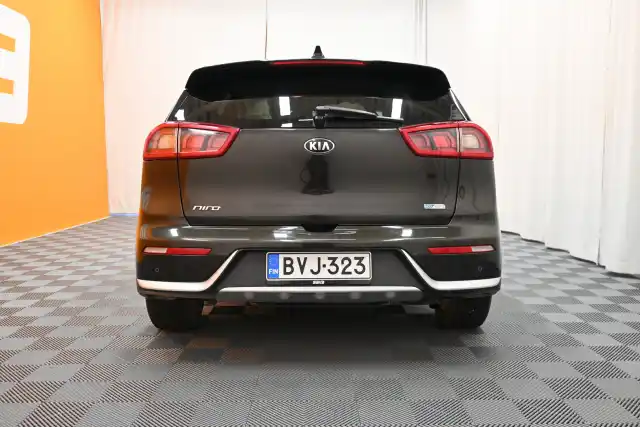 Ruskea Maastoauto, Kia Niro – BVJ-323