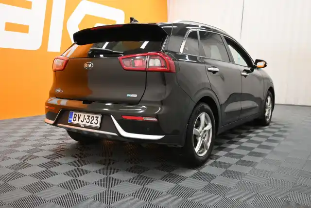 Ruskea Maastoauto, Kia Niro – BVJ-323