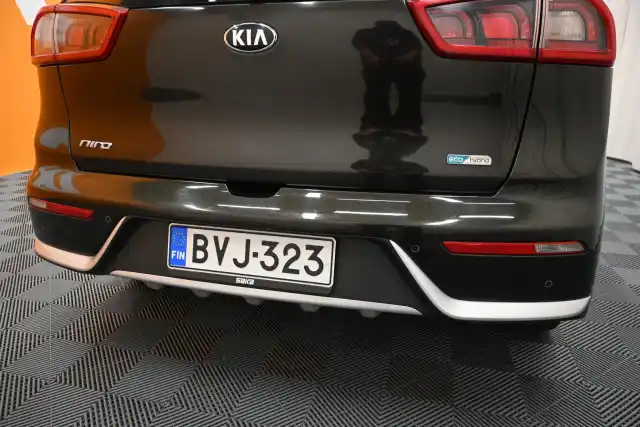 Ruskea Maastoauto, Kia Niro – BVJ-323