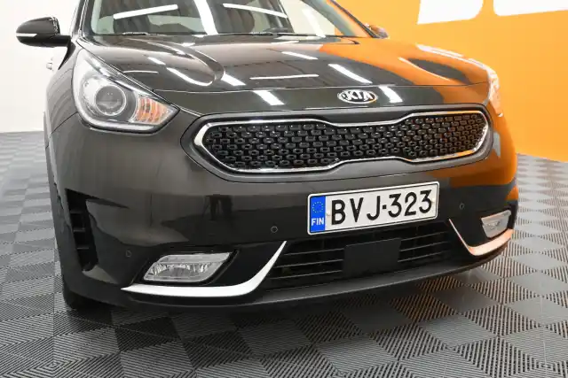 Ruskea Maastoauto, Kia Niro – BVJ-323