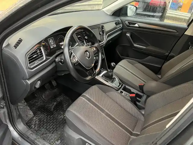 Harmaa Maastoauto, Volkswagen T-Roc – BVJ-540