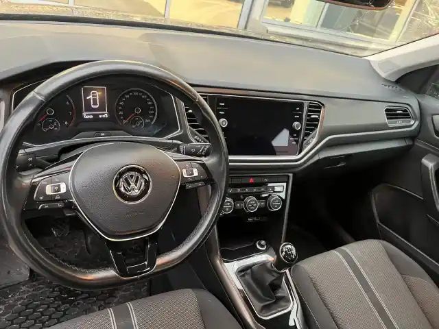 Harmaa Maastoauto, Volkswagen T-Roc – BVJ-540