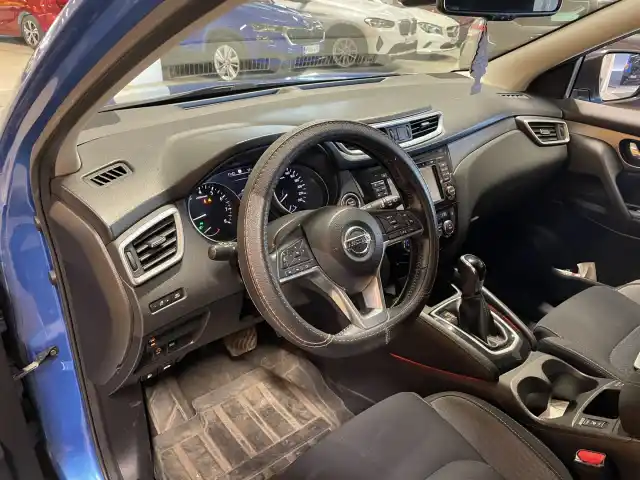 Sininen Maastoauto, Nissan Qashqai – BVK-987