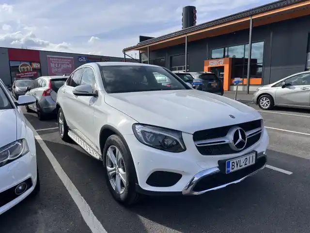 Valkoinen Maastoauto, Mercedes-Benz GLC – BVL-211