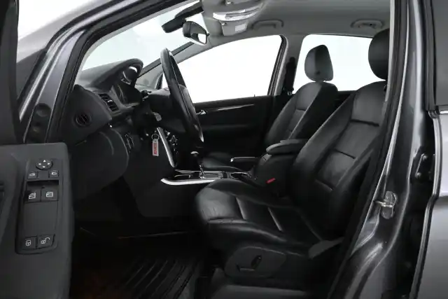 Harmaa Tila-auto, Mercedes-Benz B – BVN-513