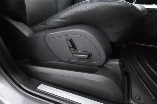 Harmaa Tila-auto, Mercedes-Benz B – BVN-513