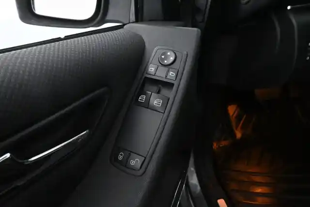 Harmaa Tila-auto, Mercedes-Benz B – BVN-513