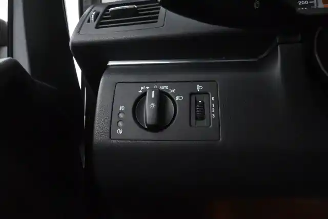 Harmaa Tila-auto, Mercedes-Benz B – BVN-513