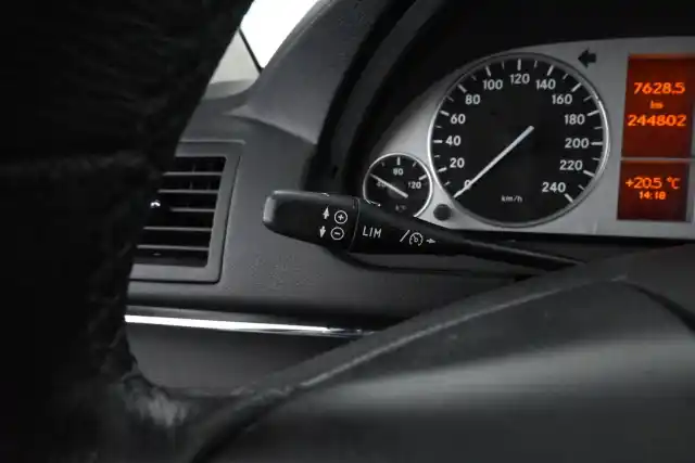Harmaa Tila-auto, Mercedes-Benz B – BVN-513