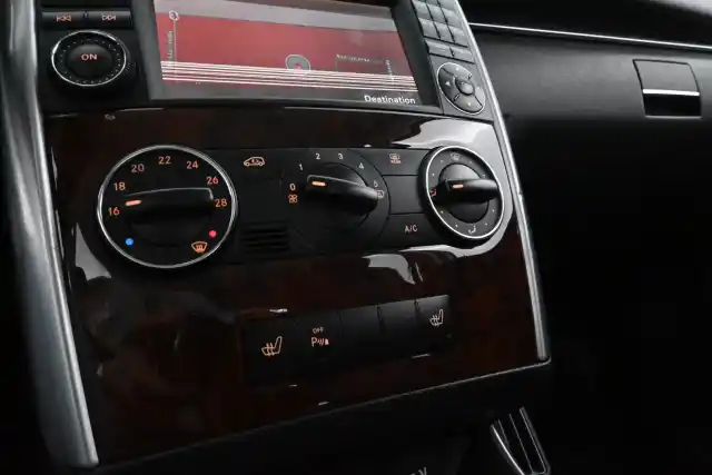 Harmaa Tila-auto, Mercedes-Benz B – BVN-513