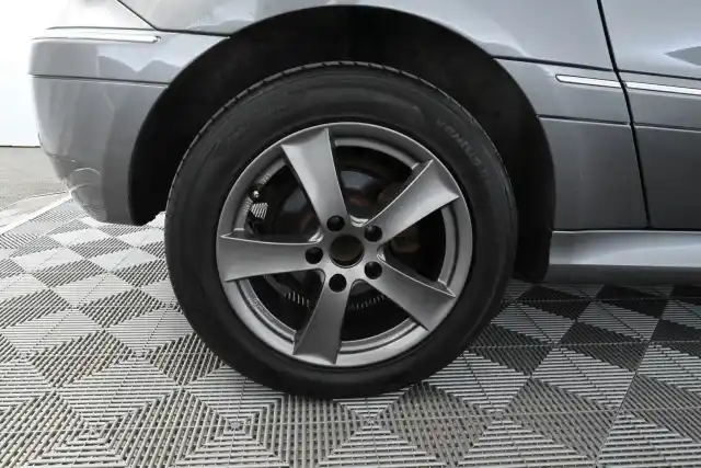 Harmaa Tila-auto, Mercedes-Benz B – BVN-513