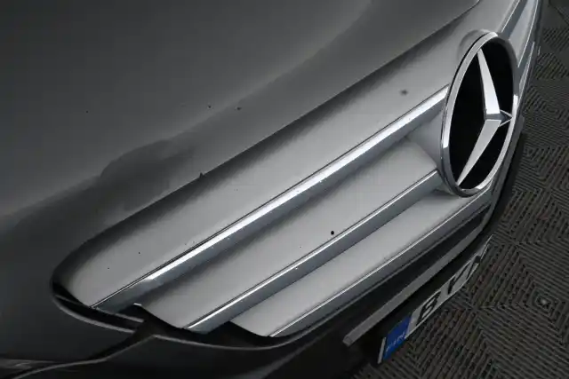 Harmaa Tila-auto, Mercedes-Benz B – BVN-513