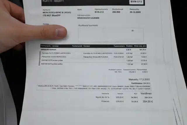 Harmaa Tila-auto, Mercedes-Benz B – BVN-513