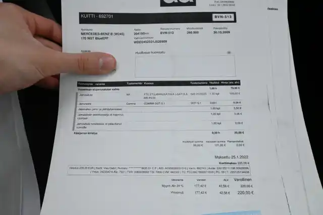 Harmaa Tila-auto, Mercedes-Benz B – BVN-513