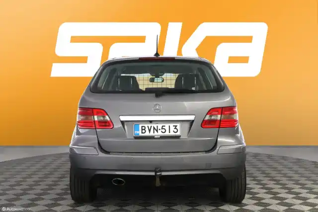 Harmaa Tila-auto, Mercedes-Benz B – BVN-513