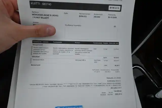 Harmaa Tila-auto, Mercedes-Benz B – BVN-513