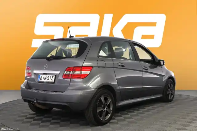 Harmaa Tila-auto, Mercedes-Benz B – BVN-513