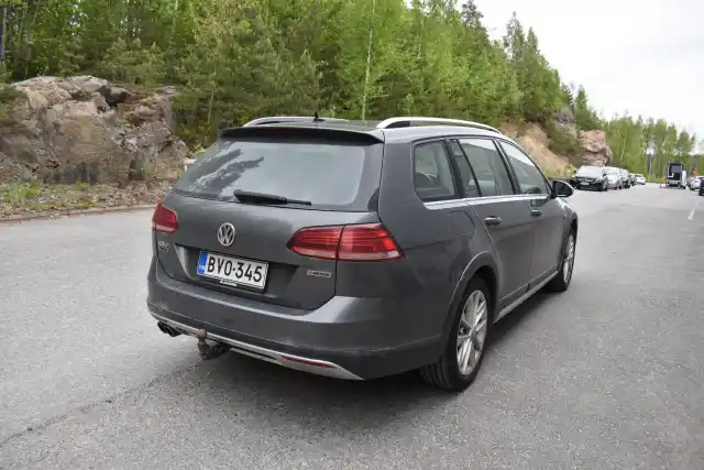 Harmaa Farmari, Volkswagen Golf – BVO-345