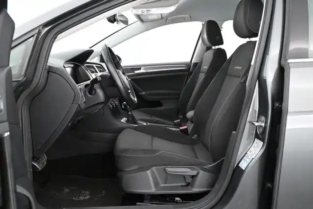 Harmaa Farmari, Volkswagen Golf – BVO-345