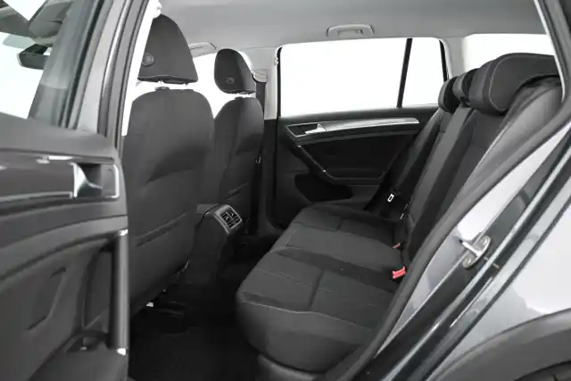 Harmaa Farmari, Volkswagen Golf – BVO-345