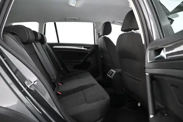 Harmaa Farmari, Volkswagen Golf – BVO-345