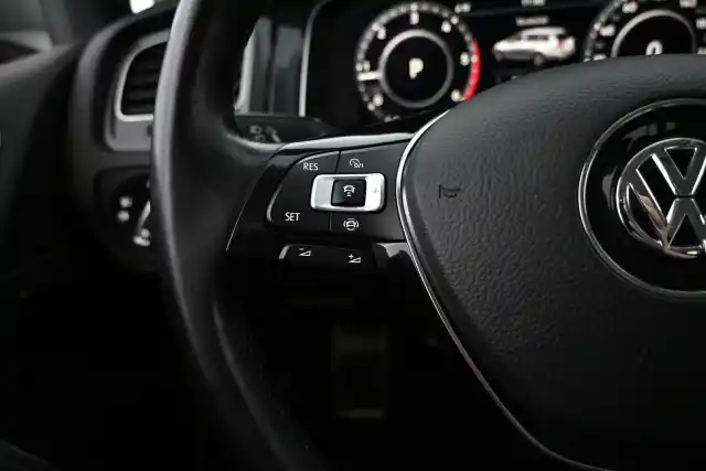 Harmaa Farmari, Volkswagen Golf – BVO-345