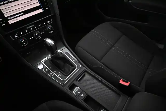 Harmaa Farmari, Volkswagen Golf – BVO-345