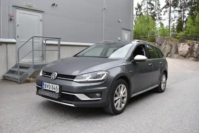 Harmaa Farmari, Volkswagen Golf – BVO-345