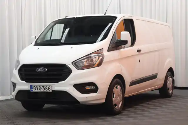 Valkoinen Pakettiauto, Ford Transit Custom – BVO-386