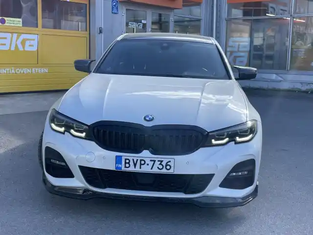 Valkoinen Sedan, BMW 320 – BVP-736